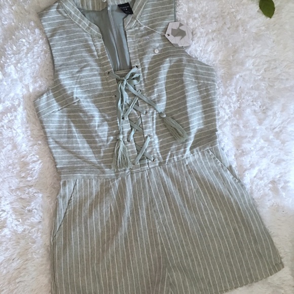 NWT romper - Picture 1 of 3